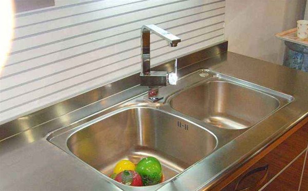 南陽(yáng)不銹鋼廠告訴你不銹鋼櫥柜要如何進(jìn)行抗菌清理保養(yǎng)