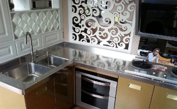 南陽一字型不銹鋼櫥柜比實(shí)木的貴，貴在物有所值！