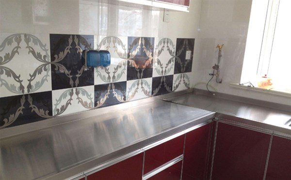 不銹鋼櫥柜的價格取決于它的材質性能